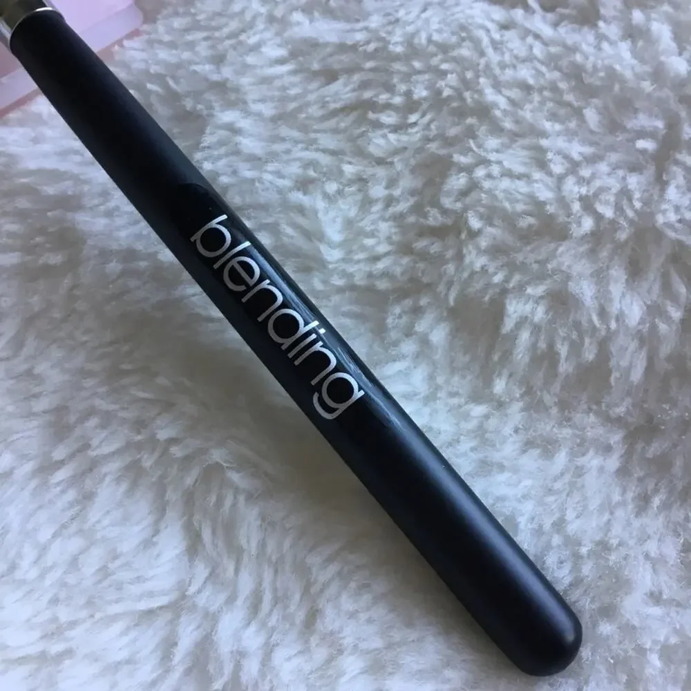 Mirabella Black Eyeshadow Blending Brush
